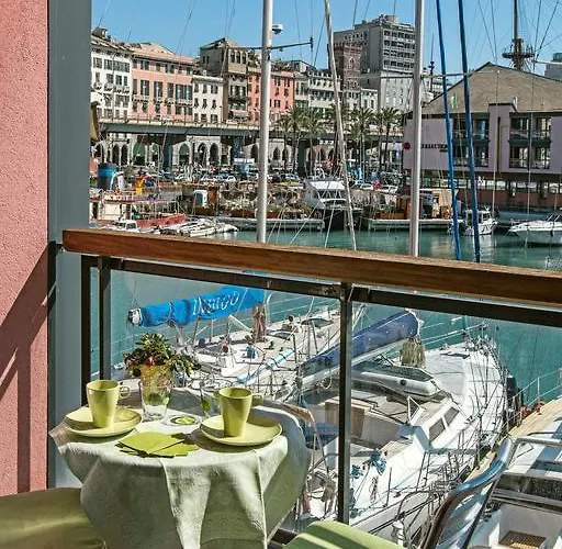 Sull\'Acqua del Porto Antico